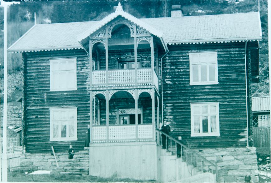 Sven Moren’s «Ferdabrev frå Hallingdal» frå 1907, med skildringar tå samankomstar i Fjellheimhuset til familien&nbsp;Bruun
