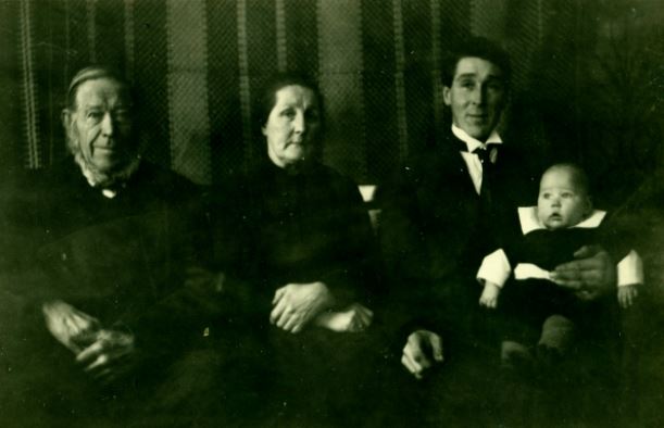 Frå v.Torkjell Juven,Henriette Olsgård Bergheim,Torkjell Bergheim med Embrik på fanget.