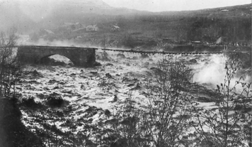 Da dammen i Buvatnet brast i 1917: Bergensbanen hang i lause lufta i ei lengd på 100&nbsp;meter