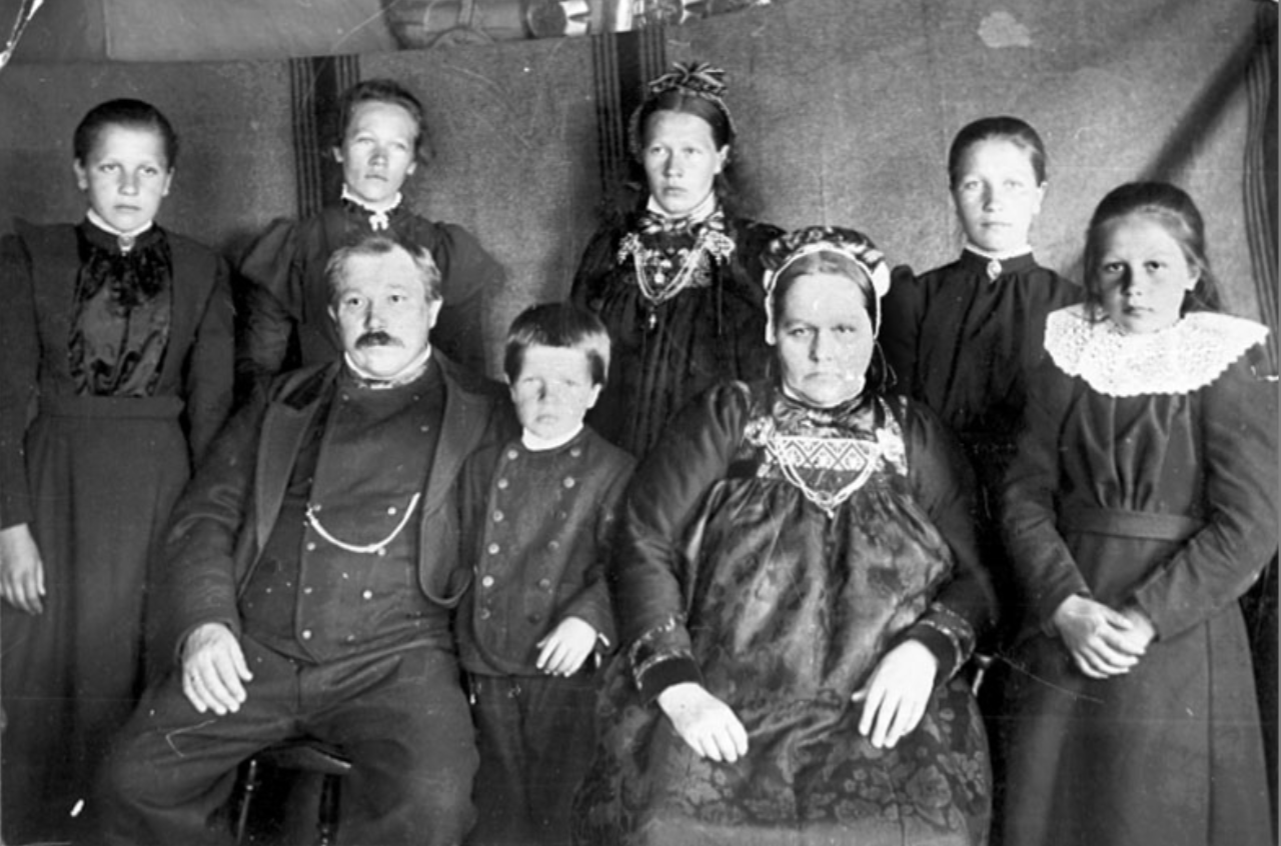 sundre med famile