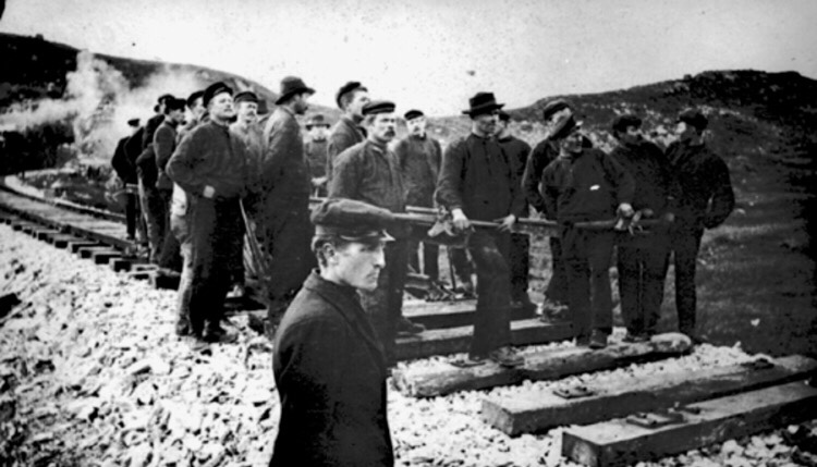 Då skinnene på Bergensbanen vart knytt sammen ved Ustaoset 9. oktober&nbsp;1907